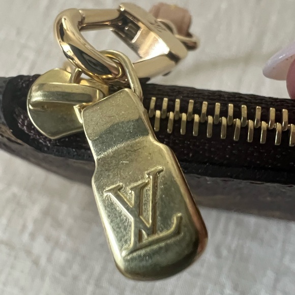 New authentic LV pochette - Picture 5 of 11